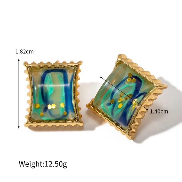 ◾️18k Gold Plated Vintage Green Square Dangle Earrings - Picture 7 of 7